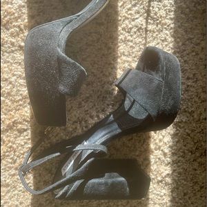 Steve Madden suade chunky heel. There is damage - skuffs/glitter.